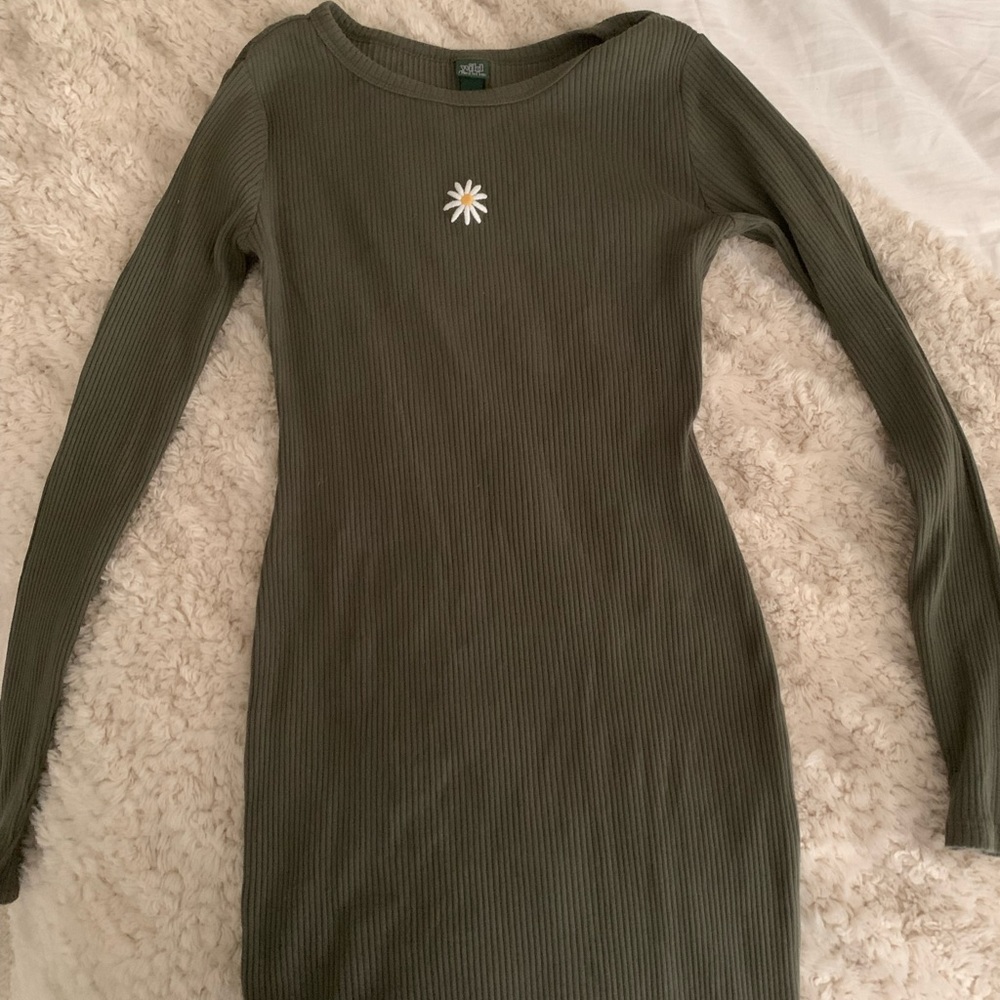 Ribbed fitted long-sleeved dress.